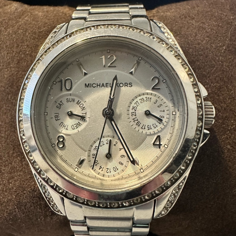 Michael Kors MK5612 Crystal-Embellished Watch in Silver - Picture 7 of 11